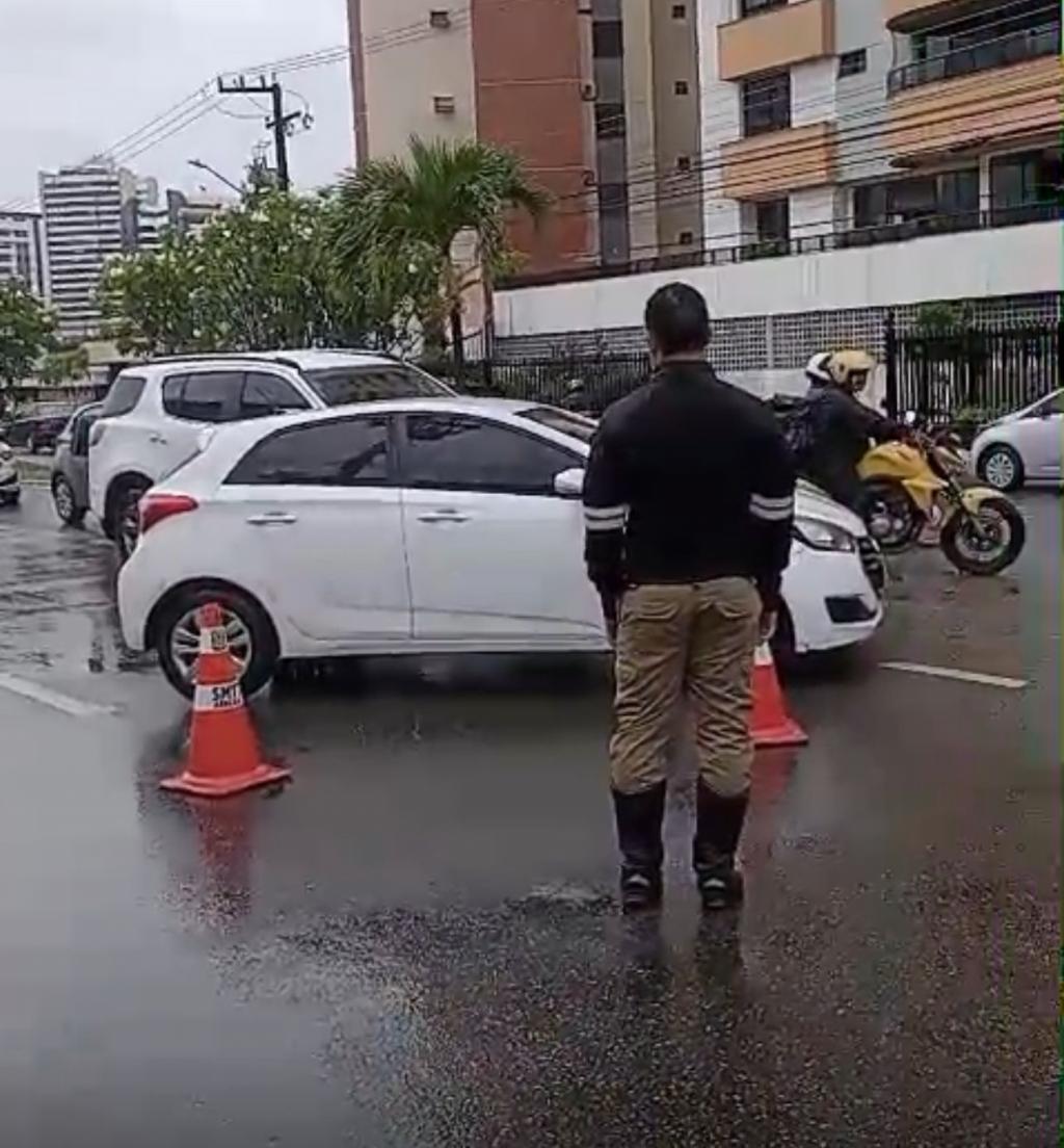 SMTT de Aracaju intensifica monitoramento e realiza bloqueios em vias afetadas pelas chuvas - SMTT Aracaju